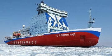 Rusya, Leningrad Buzkıranı’nı suya indirdi