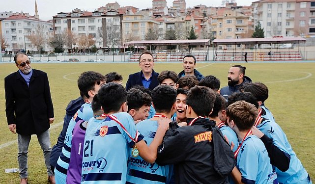 Şampiyona kupasını lider Savran verdi 