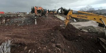 TEM Otoyolu üzerindeki menfez yıkılıyor