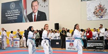 Türkiye’nin karate şampiyonası kartepe’de başladı