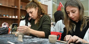 Yenişehirli bayanlar yaratıcılıklarını seramikle buluşturuyor