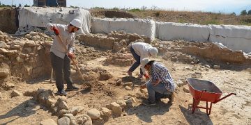 Yeşilova ve Yassıtepe hafriyatları geçmişe ışık tutmaya devam ediyor