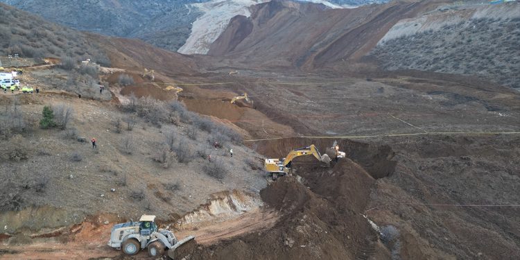 Erzincan’da maden sahasında incelemelerde bulunan bilirkişi heyeti ön raporunu tamamladı