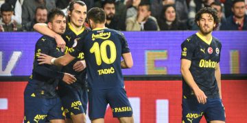 Fenerbahçe, Antalyaspor deplasmanında 2 golle kazandı