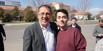 AK Parti Nevşehir Belediye Lider Adayı Dr. Mehmet Savran, 15 Temmuz Mahallesi’nde esnaf ziyaretleri gerçekleştirdi