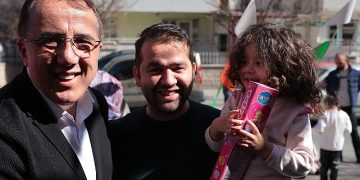 AK Parti Nevşehir Belediye Lider Adayı Dr. Mehmet Savran, 2000 Meskenler Mahallesi ve Mehmet Akif Ersoy Mahallesi’nde işyeri açılışlarına katıldı