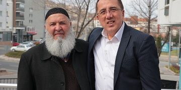 AK Parti Nevşehir Belediye Lider Adayı Dr. Mehmet Savran, 350 Meskenler Mahallesi’nde esnaf ziyaretleri gerçekleştirdi