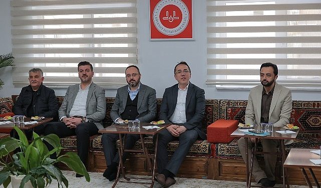 AK Parti Nevşehir Belediye Lider Adayı Dr. Mehmet Savran, Enderun Eğitim Vakfı ve Eğitime Dayanak Platformu yöneticileri ile bir ortaya geldi