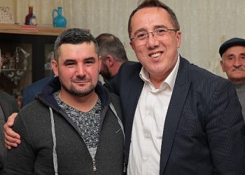 AK Parti Nevşehir Belediye Lider Adayı Dr. Mehmet Savran, mesken ziyaretlerini sürdürüyor