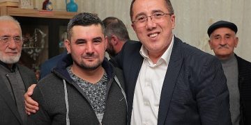 AK Parti Nevşehir Belediye Lider Adayı Dr. Mehmet Savran, mesken ziyaretlerini sürdürüyor