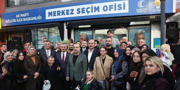 AK Parti’den miting havasında seçim ofisi açılışı