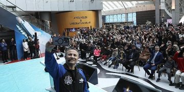 Alper Gezeravcı Uzay Seyahati Sonrası Birinci Gençlik Buluşmasını Konya Bilim Merkezi’nde Yaptı