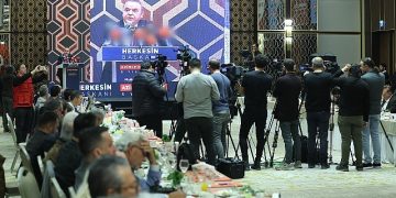 Antalya Büyükşehir Belediye Lideri ve Cumhuriyet Halk Partisi (CHP) Antalya Belediye Lider Adayı Muhittin Böcek Antalya basınıyla buluştu