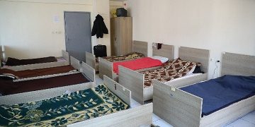 Antalya Büyükşehir Belediyesi soğuk havada evsizleri unutmadı