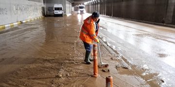 Antalya Büyükşehir Belediyesi, yaşanan sel felaketinin akabinde yaraları sarmaya devam ediyor