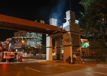 Antalya Büyükşehir’den üstgeçitlere bakım tamirat çalışması