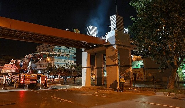 Antalya Büyükşehir’den üstgeçitlere bakım tamirat çalışması