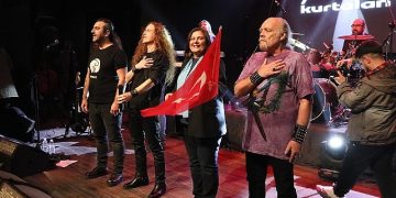 Aydın Büyükşehir Belediyesi Cem Karaca ve Barış Manço’yu Kurtalan Ekspres konseriyle andı