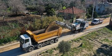 Aydın Büyükşehir Belediyesi Germencik Üzümlü – Moralı ortasında yol imal çalışmalarına devam ediyor