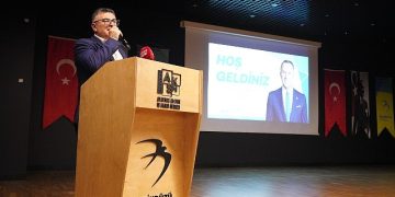 Beylikdüzü Belediye Lideri Mehmet Murat Çalık, Beylikdüzü’ndeki apartman görevlileriyle buluştu