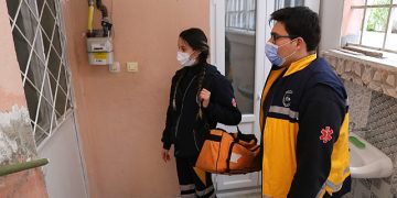 Burhaniye’de konutta bakım hizmetleri aralıksız sürüyor