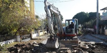 Burhaniye’de Yollar 5 Yıldır İlmek İlmek Örülüyor