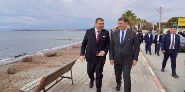 Cemil Tugay ve İsmail Yetişkin Seferihisarlılarla buluştu