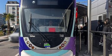 Çiğli Tramvayı “Kırmızı” ve “Mavi” sinirle İzmirlilerin hizmetinde