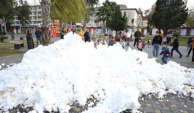 Çocuklar ve ailelerinin kar sevinci