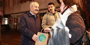 Cumhur İttifakı Adayı Büyükgöz’den İşe Giden Vatandaşlara İkram