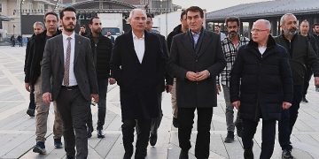 Efkan Ala’dan Osmangazi Meydanı’na tam not