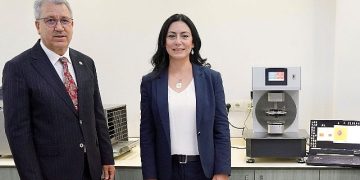 Egeli akademisyenlerin geliştirdikleri “Kumaş Dalama Ölçüm Cihazı” ABD’den patent tescili aldı