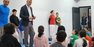 Gölcük Belediyesi tarafından tadilatı tamamlanarak yenilenen Düzağaç Kültür Merkezi’inde taekwondo dersleri başladı