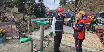 Gölcük Belediyesi’nin desteklediği Gölcük Arama Kurtarma Derneği GESOTİM takımı, AFAD akreditasyonu alabilmek için AFAD tatbikata katıldı