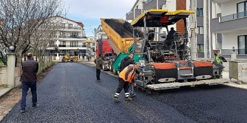 Gölcük’te Yazlık Termal Sokak asfaltlandı