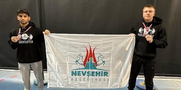 Haltercilerimizden 2 bronz madalya