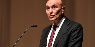 İzmir Büyükşehir Belediye Lideri Soyer’den demokrasi vurgusu