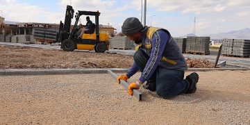 Karaman Belediyesi’nin projelerinden biri olan ve imalinde geri dönüşümden elde edilen malzemelerin kullanıldığı Geri Dönüşüm Parkı’nda çalışmalar sürüyor