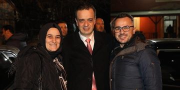 Karamürsel’de Çetinkaya sevgisi geceyi aydınlattı