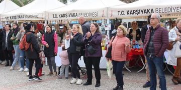Karşıyaka’da “Sevgililer Günü Pazarı” açıldı