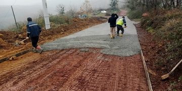 Kartepe Belediyesi Fen İşleri Müdürlüğü’ne bağlı gruplar ilçe genelinde üst yapı çalışmalarına aralıksız devam ediyor