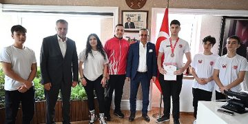 Kemer Belediyesi Kick Boks Ekibi göz dolduruyor