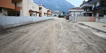 Kemer Belediyesi, Kuzdere Mahallesi Tekke Caddesi’nde kaldırım çalışmalarına başladı