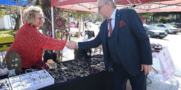 Kemer’de üreten mesken hanımları kermesi yapıldı