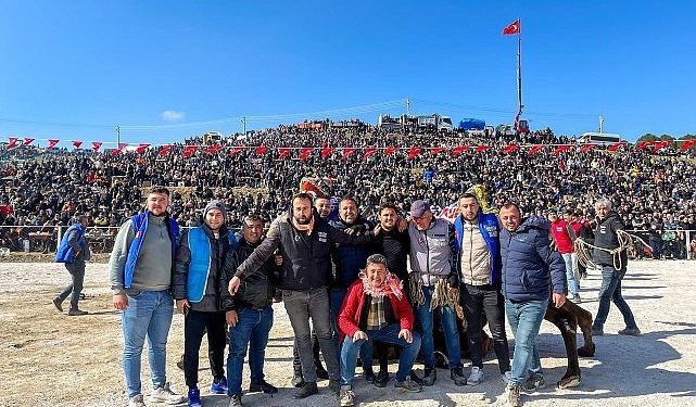 Kınık’ta bu sene 34’üncüsü düzenlenen Klâsik Deve Güreşleri büyük ilgi gördü