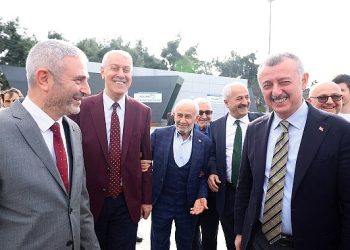 Kocaeli Büyükşehir Belediye Lideri Tahir Büyükakın’a Gebze’de sevgi seli