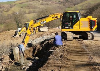 Kocaeli Büyükşehir’den mezarlıklara binlerce metre taş duvar ve tel çit