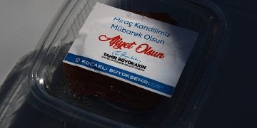 Kocaeli Büyükşehir’den Miraç Kandilinde tatlı ikramı