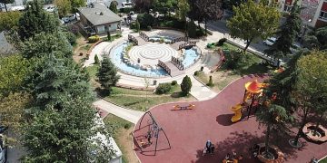 Küçükçekmece’nin etrafı yeni parklar ve yeşil alanlarla güçleniyor