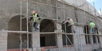 Kumluca’nın yeni simgesi Atatürk Stadyumu süratle yükseliyor